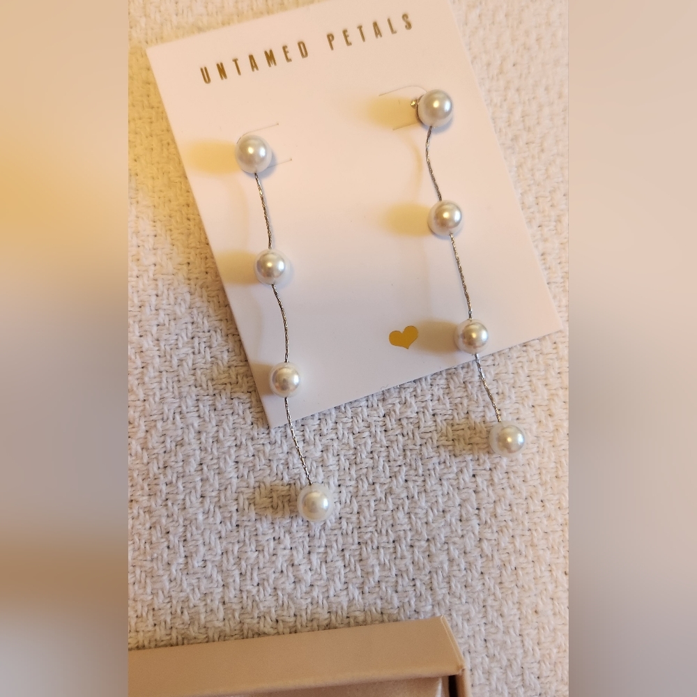 Untamed Petals Luna Pearl Drop Earrings